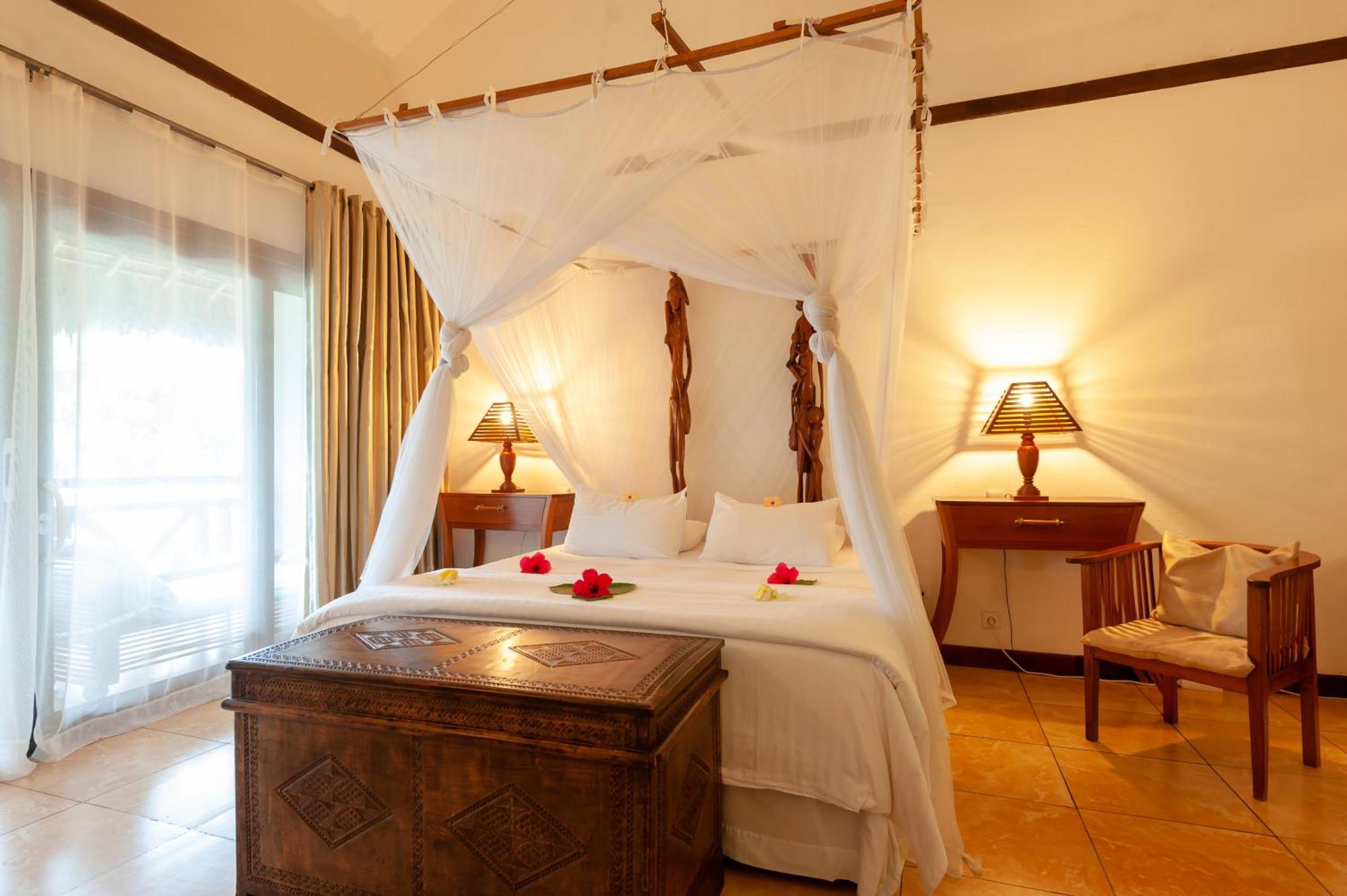 Nosy Be Hotel & Spa Ambondrona  Exterior photo