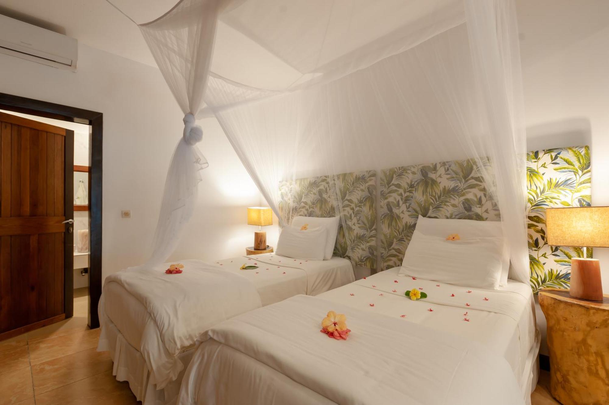 Nosy Be Hotel & Spa Ambondrona  Exterior photo