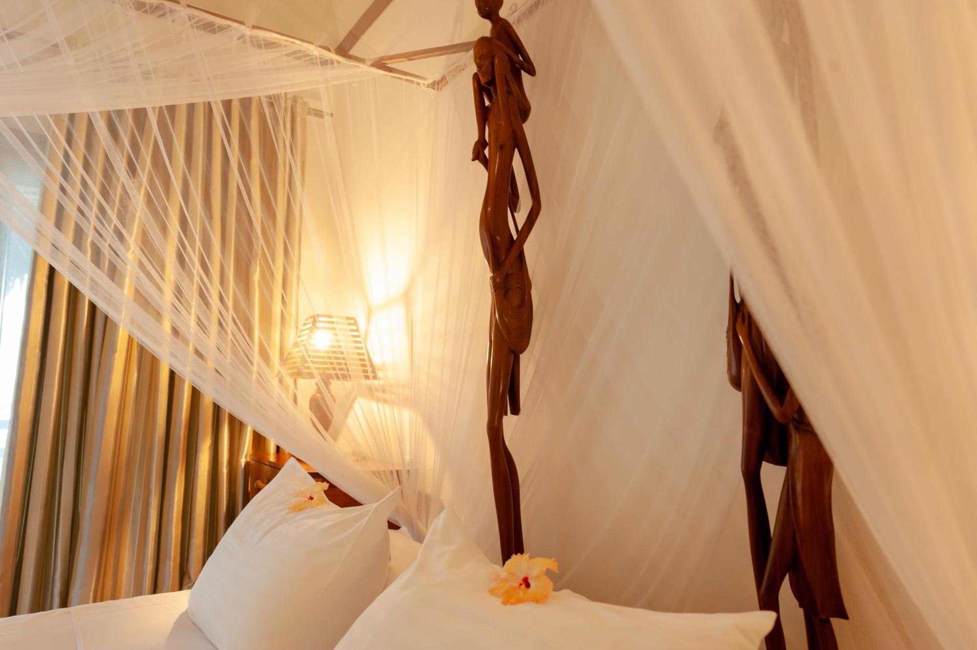 Nosy Be Hotel & Spa Ambondrona  Exterior photo